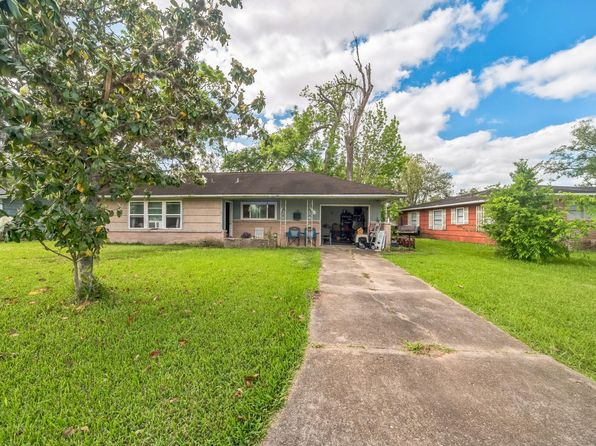 116 Chestnut St, Lake Jackson, TX 77566