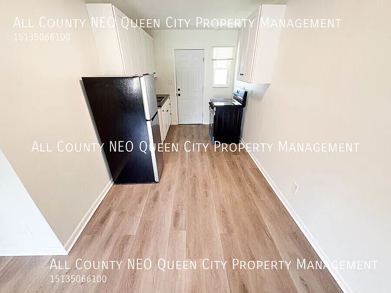 2725 McCall St — Photo 9