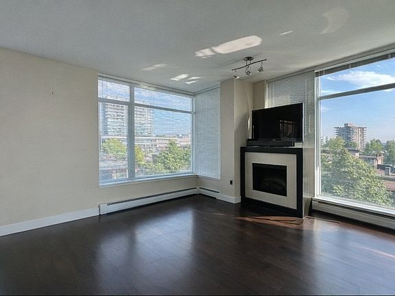 2nd image of 158 W 13th St #604