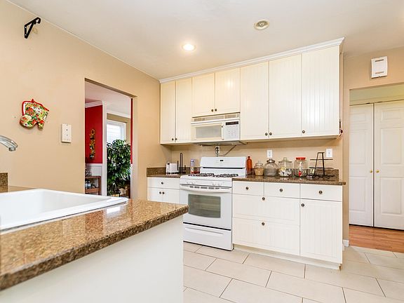 5th image of 4912 Upland Dr