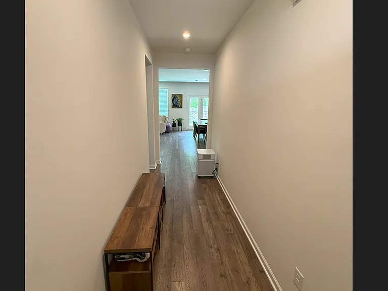 5401 Zinnia Ln E — Photo 3