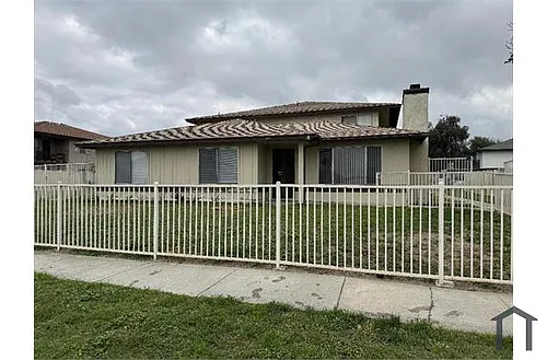 1144 Tribune St Photo 1
