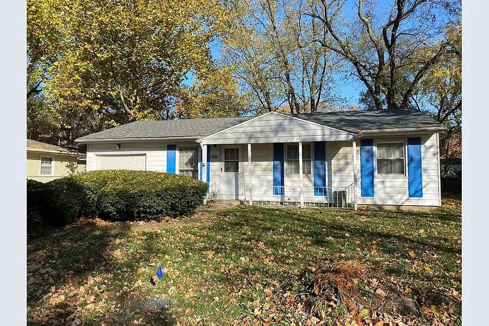1406 Dobbins Dr photo 1