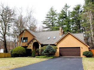 210 Featherwood Ct, Schenectady, NY 12303