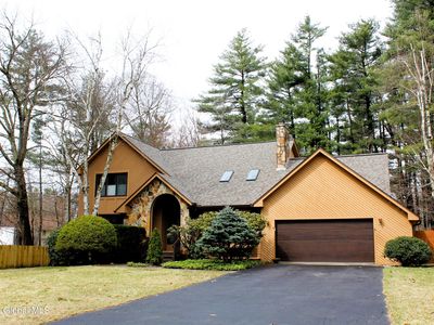210 Featherwood Court, Schenectady, NY, 12303