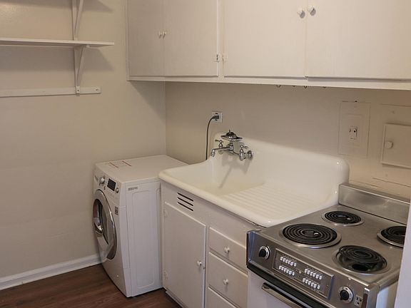 Kitchen with Washer/Dryer Combo