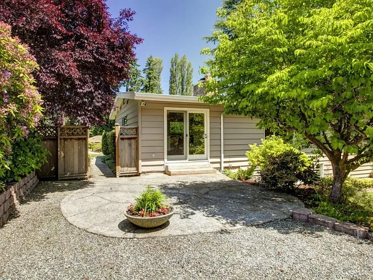 12423 NE 6th Pl — Photo 15