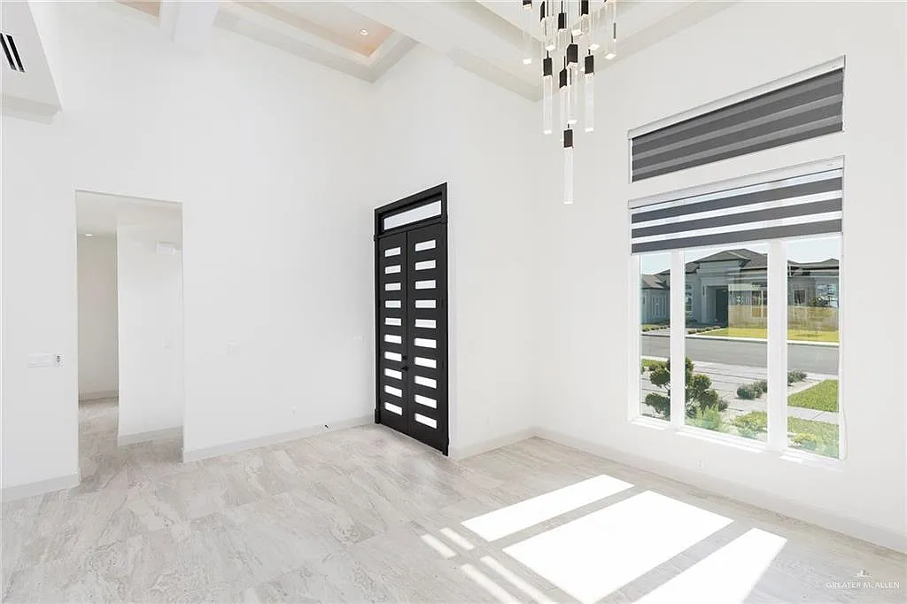 4 bed, 3.5 bath, 2300 sqft, $3,700 — Photo 4