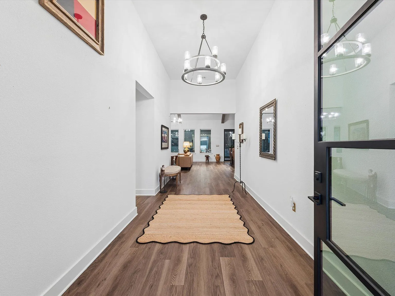 4 bed, 2.5 bath, 2834 sqft, $4,000 — Photo 4