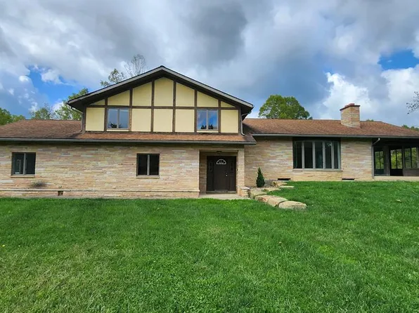 701 Beechview Rd, Mount Hope, WV 25880