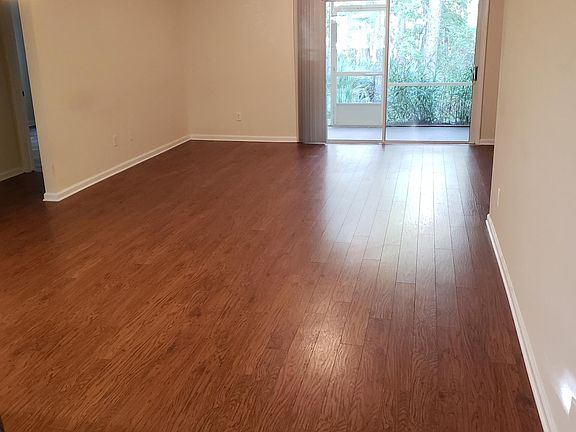 3rd image of 140 Bayberry Cir Unit 1403