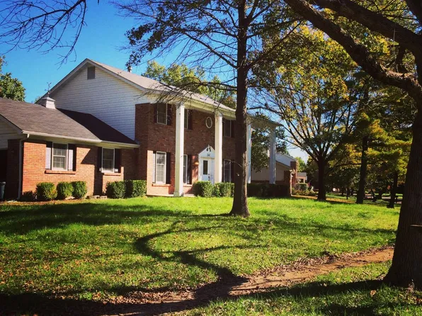 241 Country Creek Ct, Ballwin, MO 63011