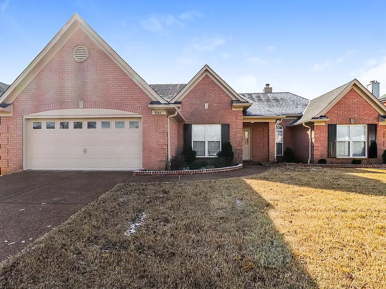 9245 Tamhaven Dr — Photo 1