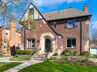 2214 Kenilworth Ave, Wilmette, IL 60091