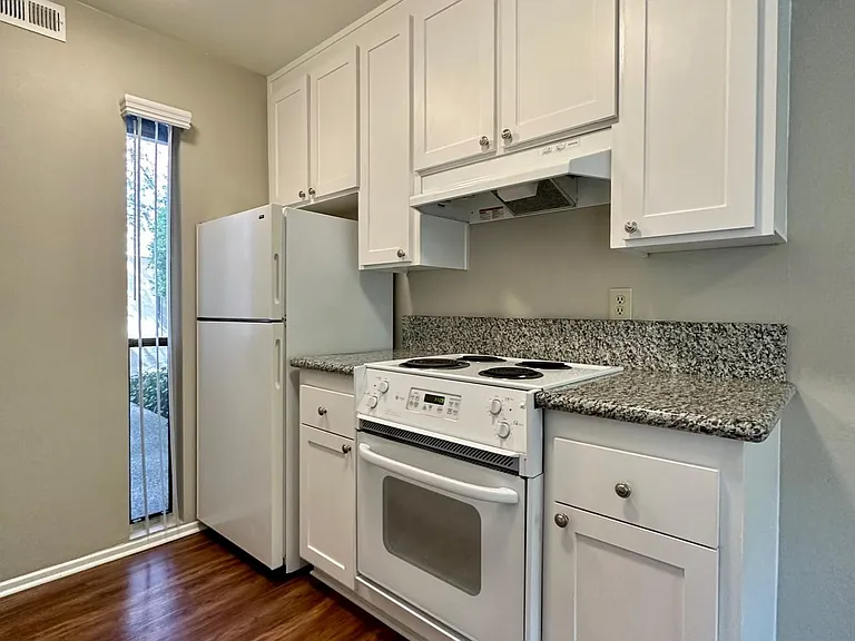 Ardendale Apartments — Photo 24