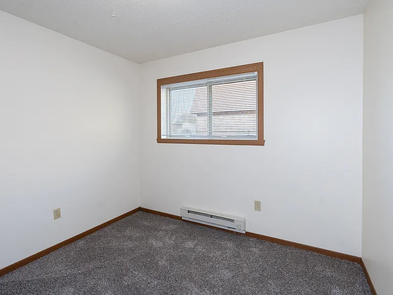 Fargo, ND Pacific South Apartments | 21A | Bedroom
