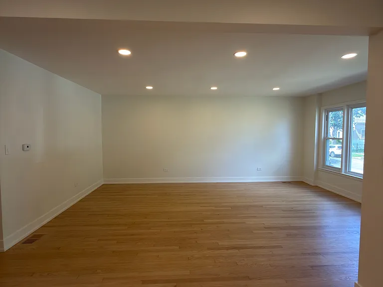 2706 N Melvina Ave #1 — Photo 4