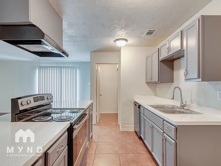 3237 Chalmette Ct — Photo 3
