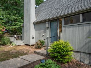 3 Laurel Ln #3, Avon, CT 06001