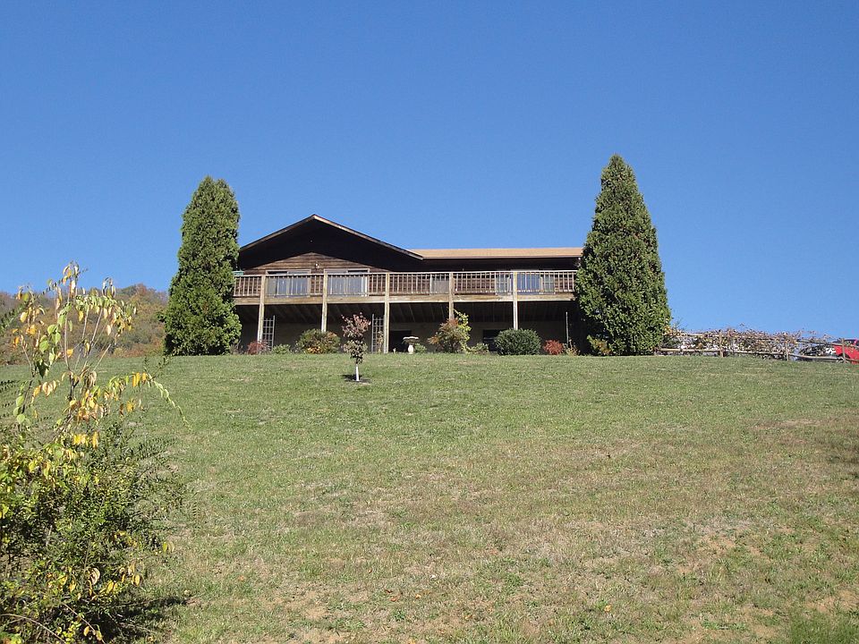 2nd image of 4 Pleasant Valley Dr