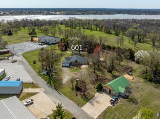 601 W 39th St, Grove, OK 74344