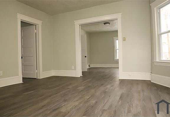 2nd image of 3107 Walton Ave #Up