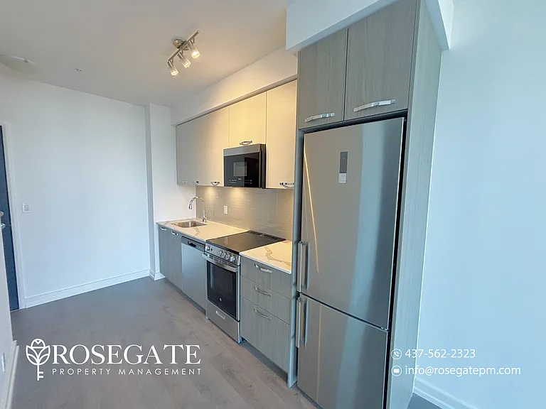 75 James St S #2005 — Photo 2