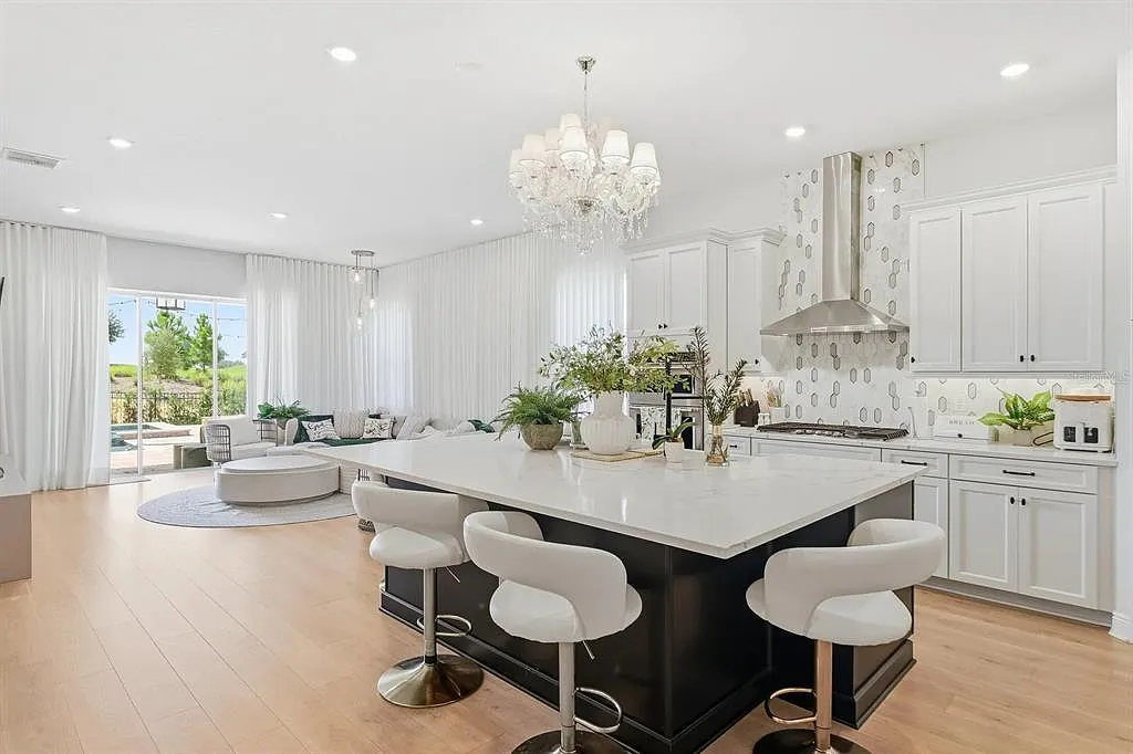 5 bed, 3.5 bath, 3115 sqft, $6,800 — Photo 3