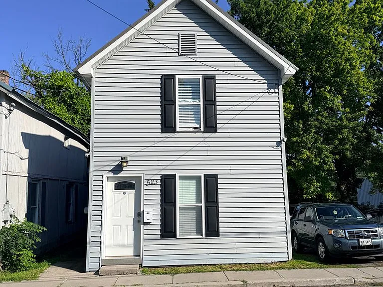 523 Jefferson St — Photo 2