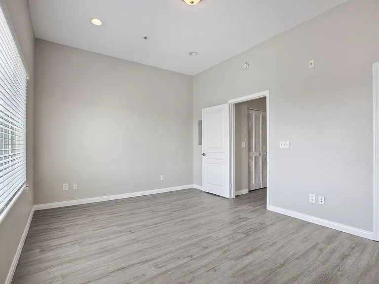 Harborview Apartments — Photo 29