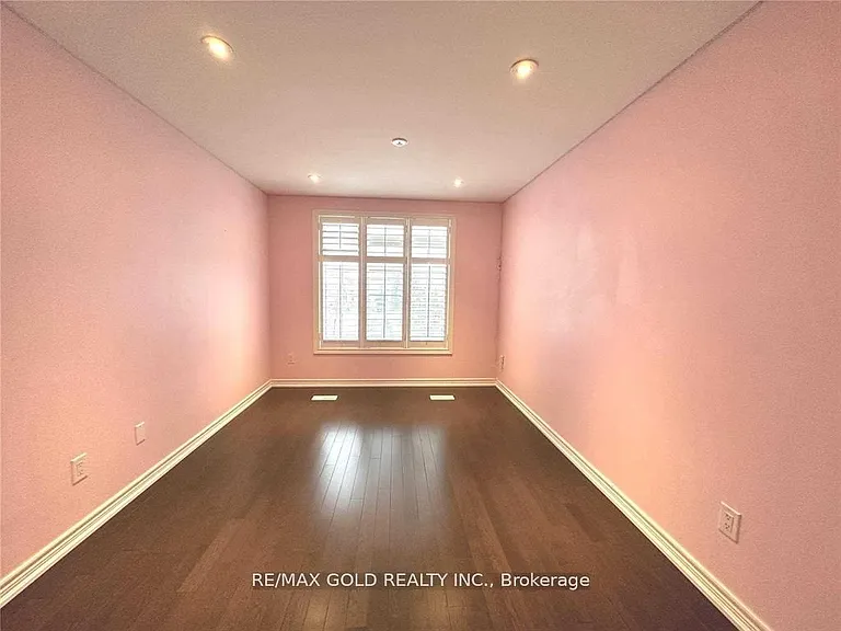 471 Meadowridge Ct — Photo 29