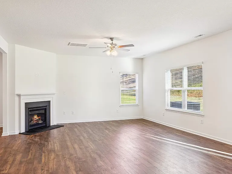 528 Hayley Marie Ln — Photo 8