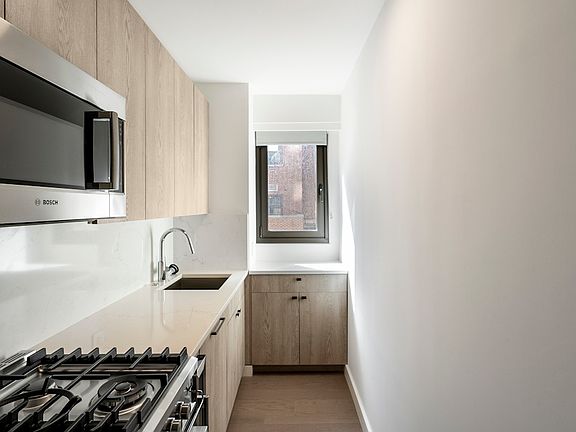 3rd image of 220 E 72nd St APT 12G