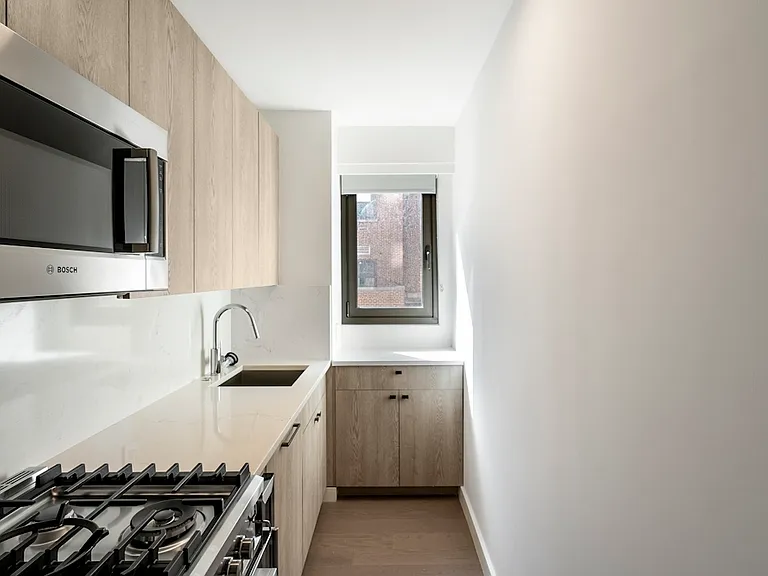 220 E 72nd St #7G — Photo 3