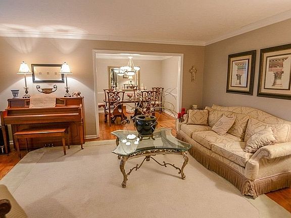 3rd image of 3742 Shamrock W