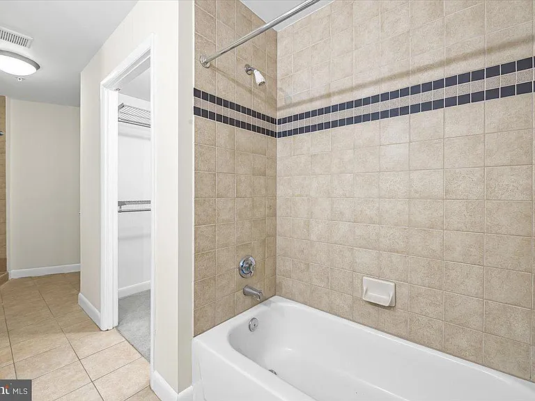 400 Massachusetts Ave NW #820 — Photo 23