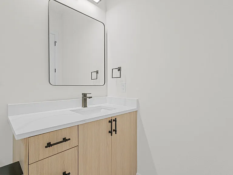 3202 W La Salle St — Photo 76