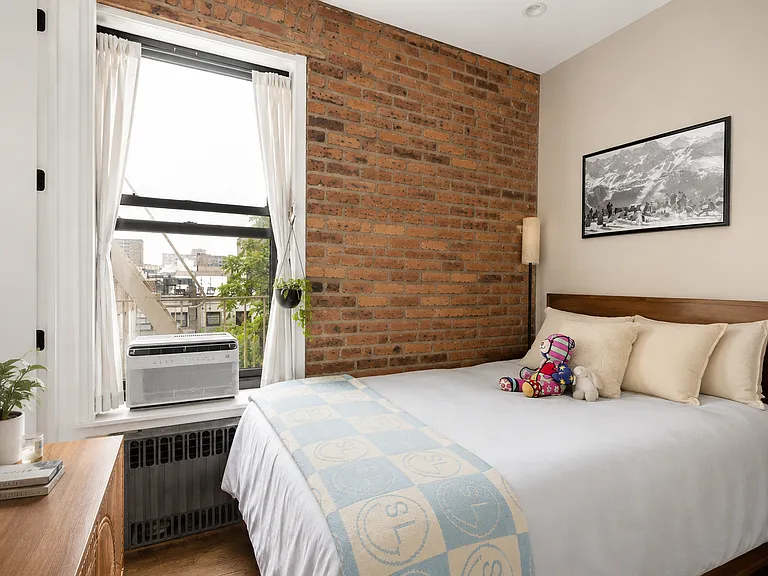 236 E 5th St #3C — Photo 3