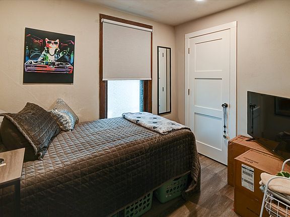 2nd image of 205 S Fair Oaks Ave #1