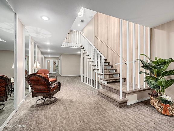 3rd image of 1S055 Spring Rd APT 2C