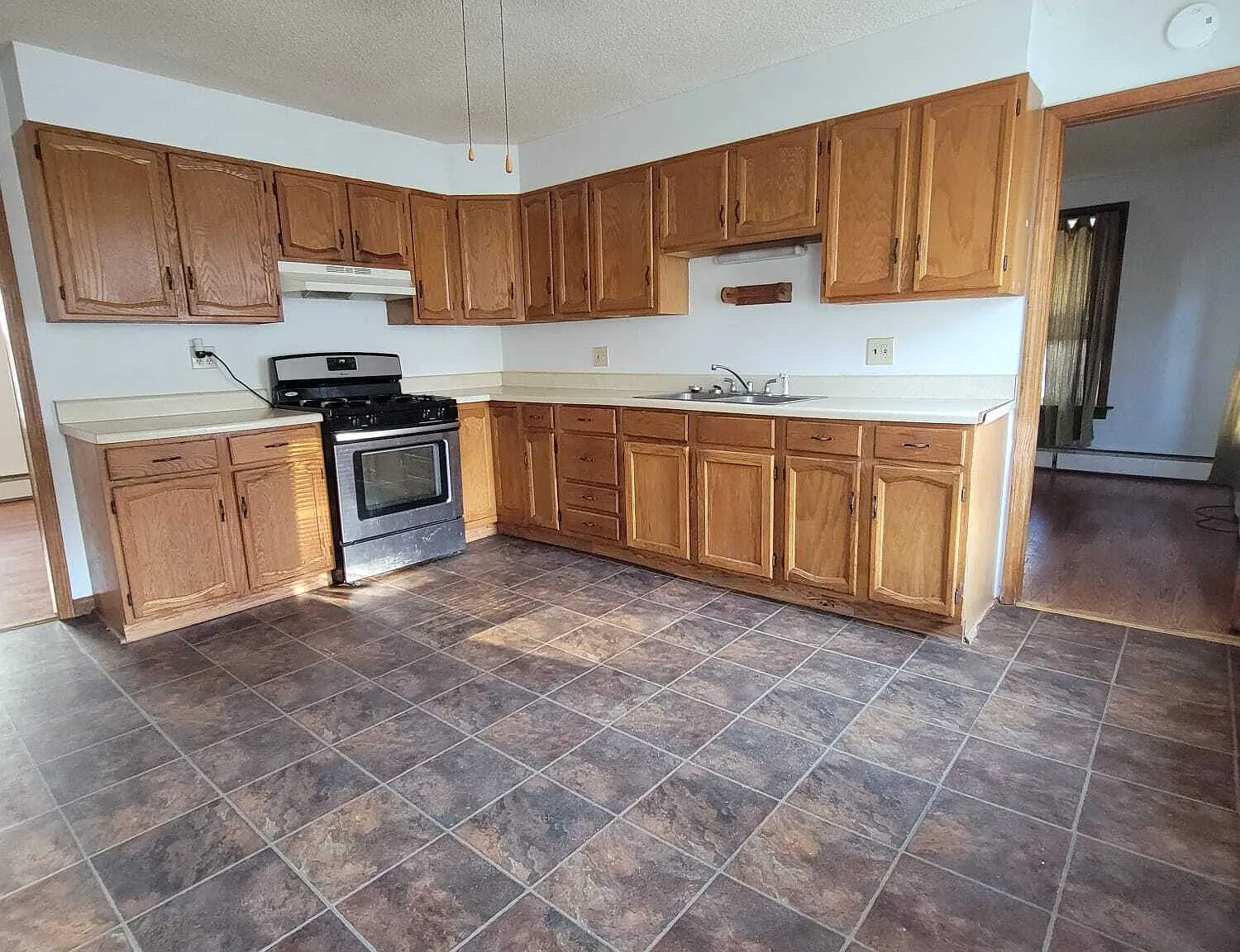 2 bed, 1.0 bath, 936 sqft, $1,450 — Photo 2