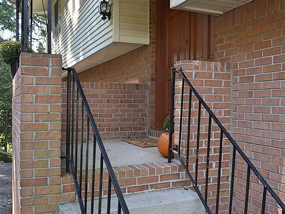 3rd image of 2718 Briarwood Dr SE