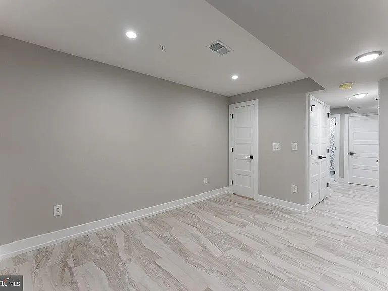 2127 N Randolph St — Photo 14