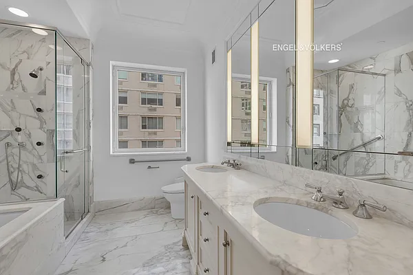Bathroom, photo 1