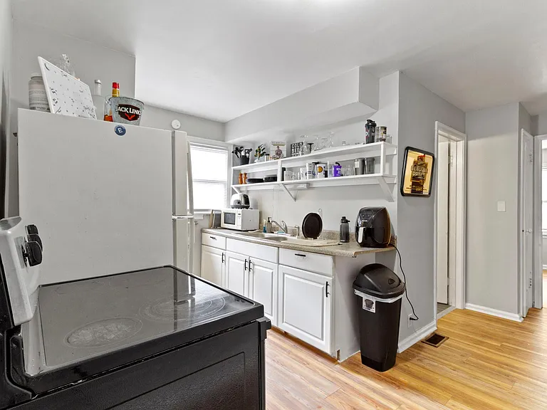 4354 Crittenden Ave — Photo 5