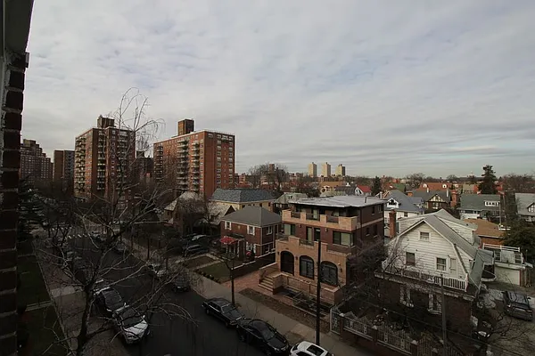 Sold by Universal Realty Group | media 21