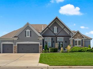 709 SW Estates Dr, Lees Summit, MO 64082