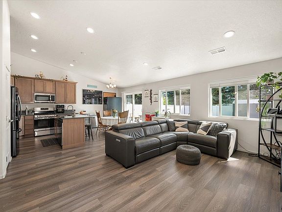 4th image of 3020 N Rio Grande Rd