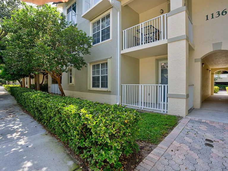 1136 Town Center Dr #11 — Photo 5
