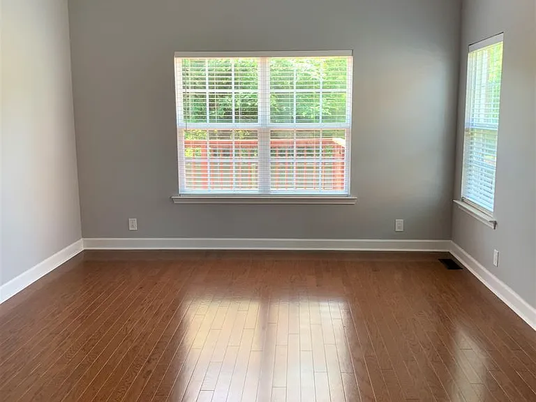 320 Foundry Cir — Photo 13
